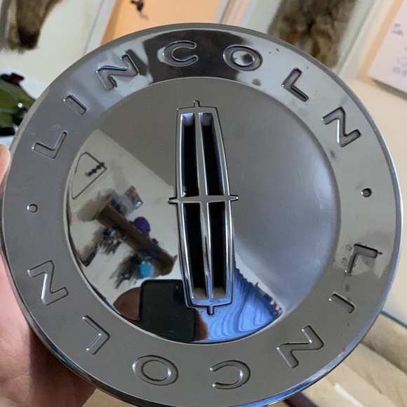 Lincoln navigator Other 2 Lincoln Navigator Wheel Center Cap Mark